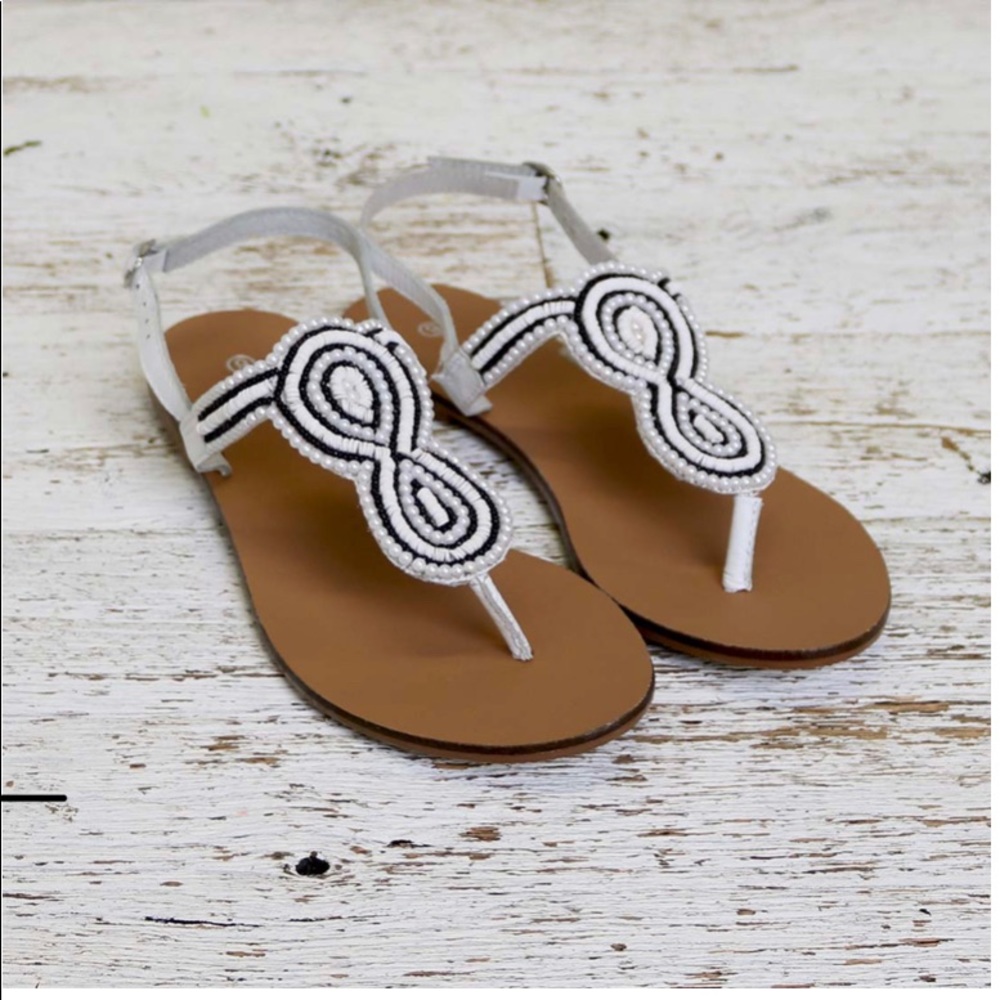 Women’s Woven Beaded White Sandal Size 7